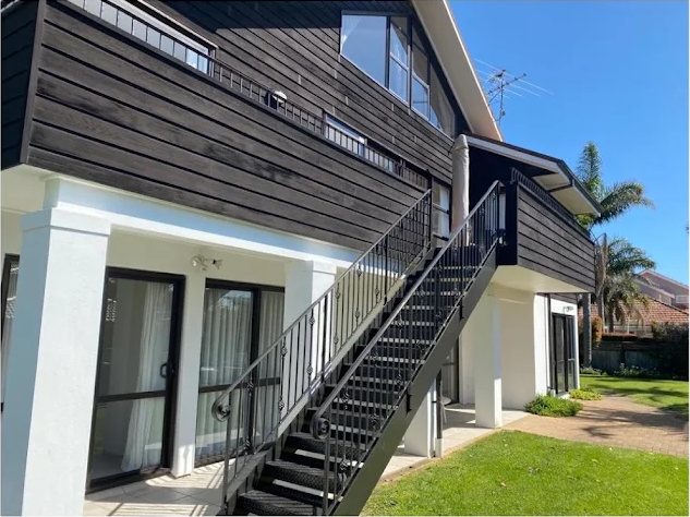 Cedar staining on an Auckland house